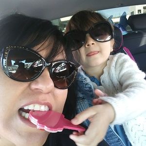 Meet your Posher, Monica